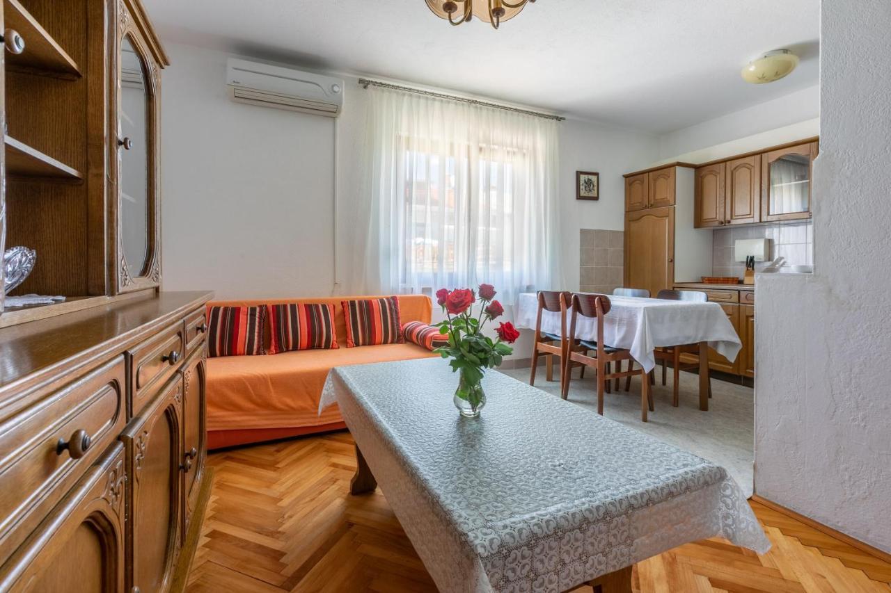 Apartments Mirena Crikvenica Bagian luar foto