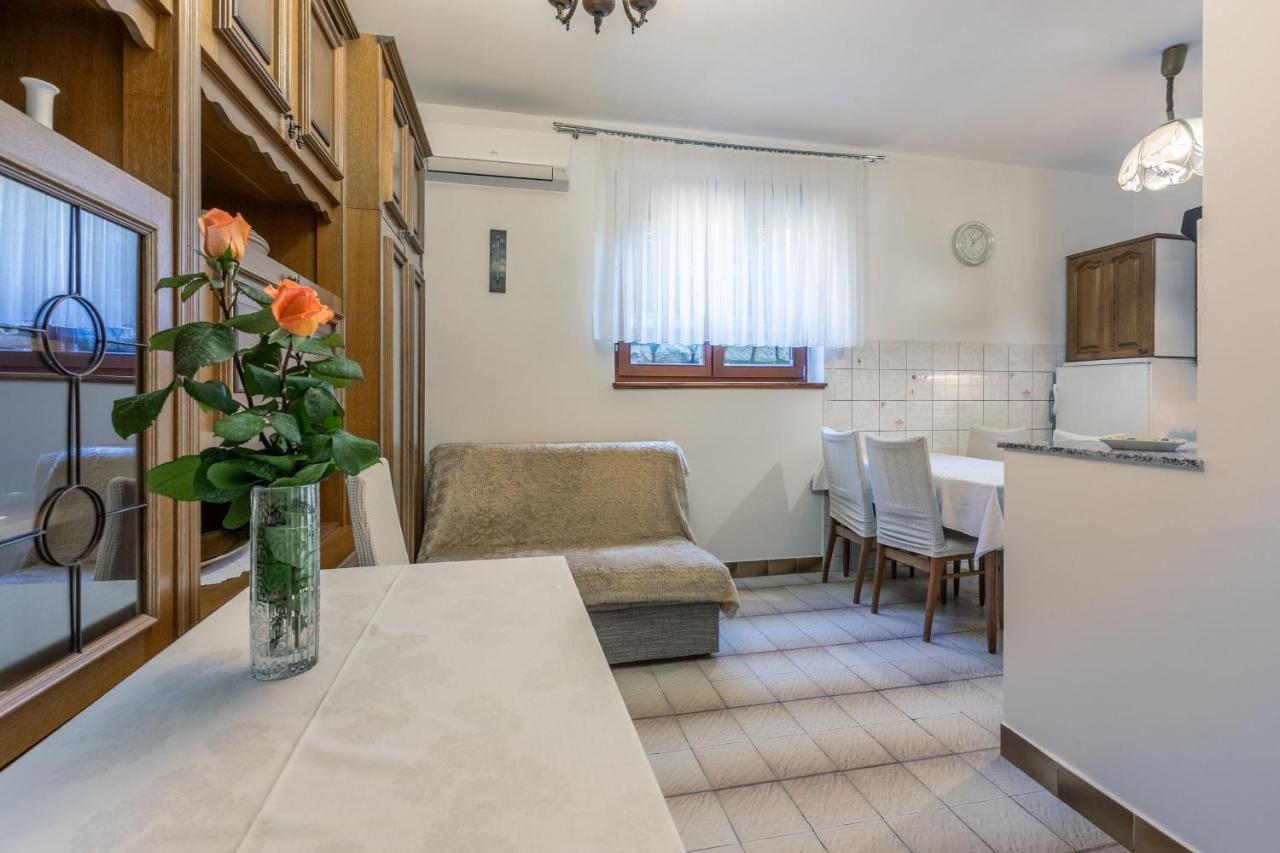 Apartments Mirena Crikvenica Bagian luar foto